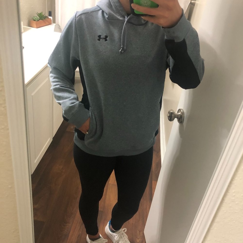 Under Armour| grey sweatshirt hoodie sz Medium